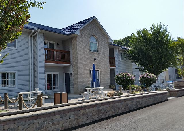 Things To Do Put-in-Bay Pool View Condos