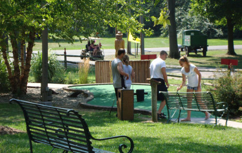 Things To Do War of 18 Holes Miniature Golf
